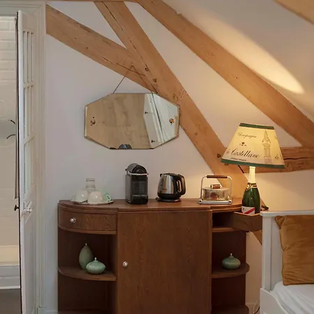 Les Olivanies Bed & Breakfast *